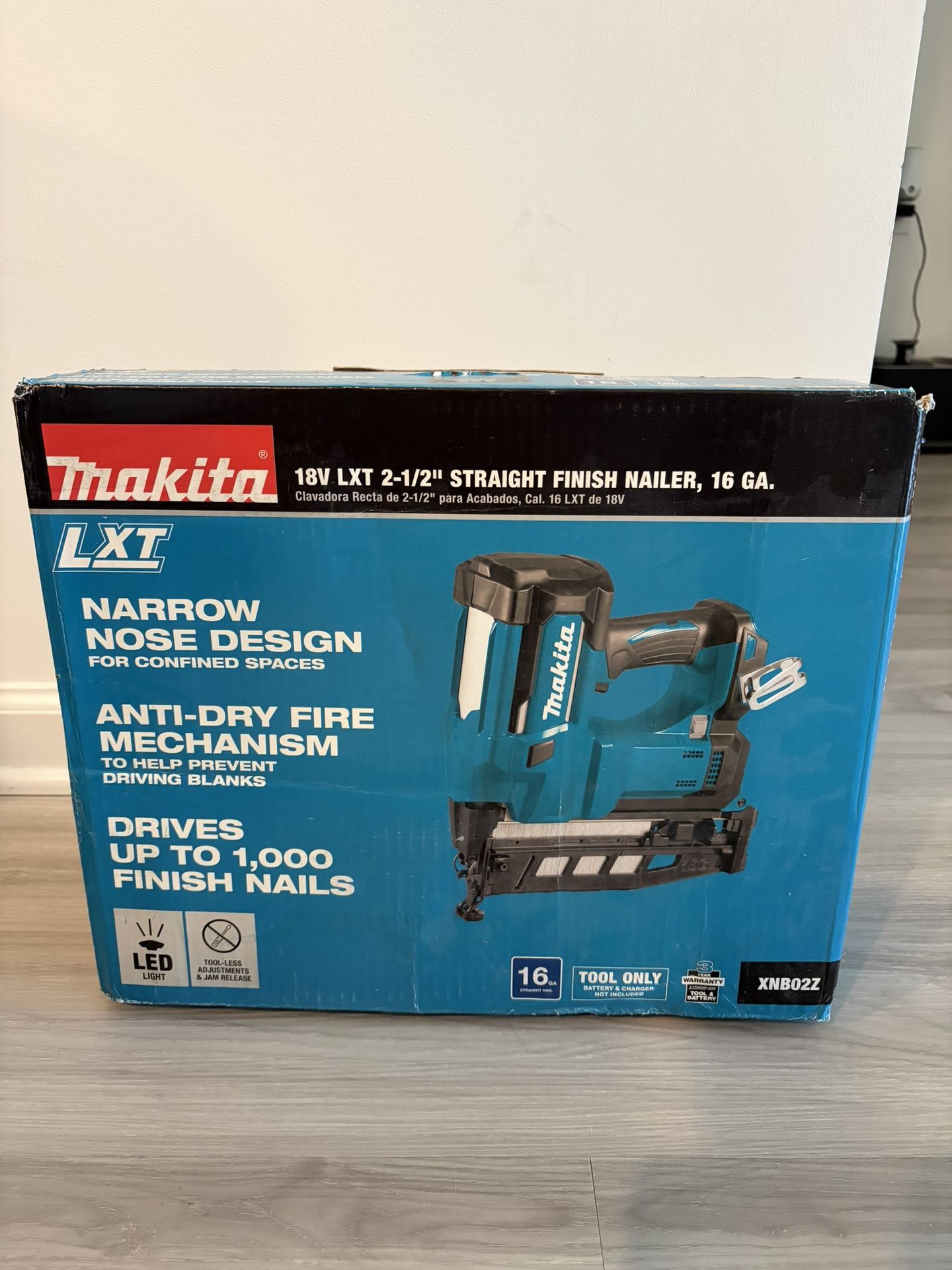 Makita 18V LXT Straight Finish Nailer 16 Gauge 2-1/2” - XNB02Z