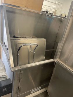 Industrial grooming sinks and crates
