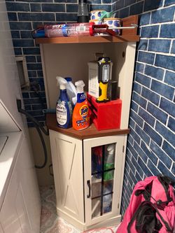 Corner cabinet
