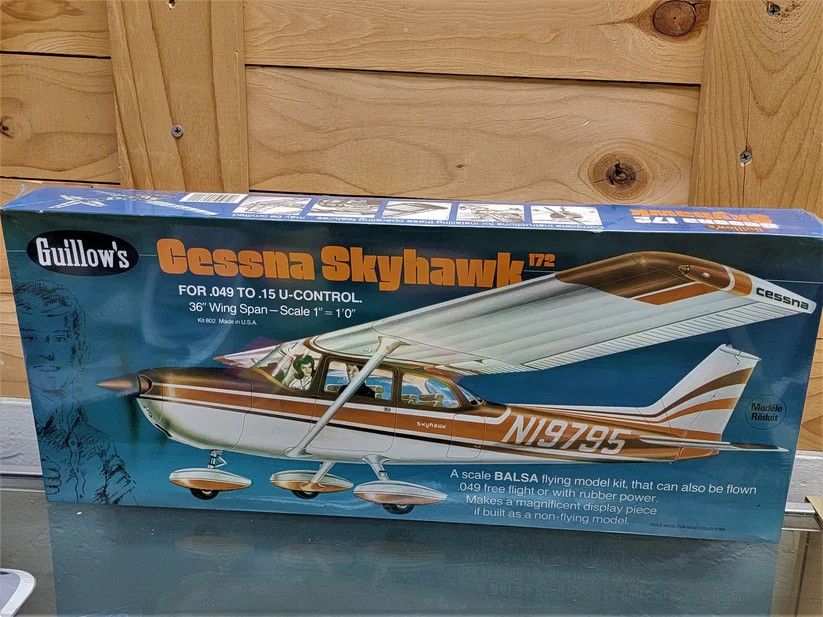 Guillow's Balsa Wood Cessna 172 Skyhawk 36