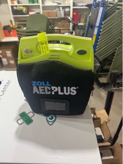 Zoll AED Plus Defibrillator with Pads Batteries and Carry Case