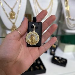 14kt Diamond Jesús Charm 1.15ctw 