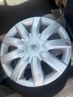 1 hubcap only