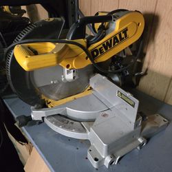 Dealt Miter Saw