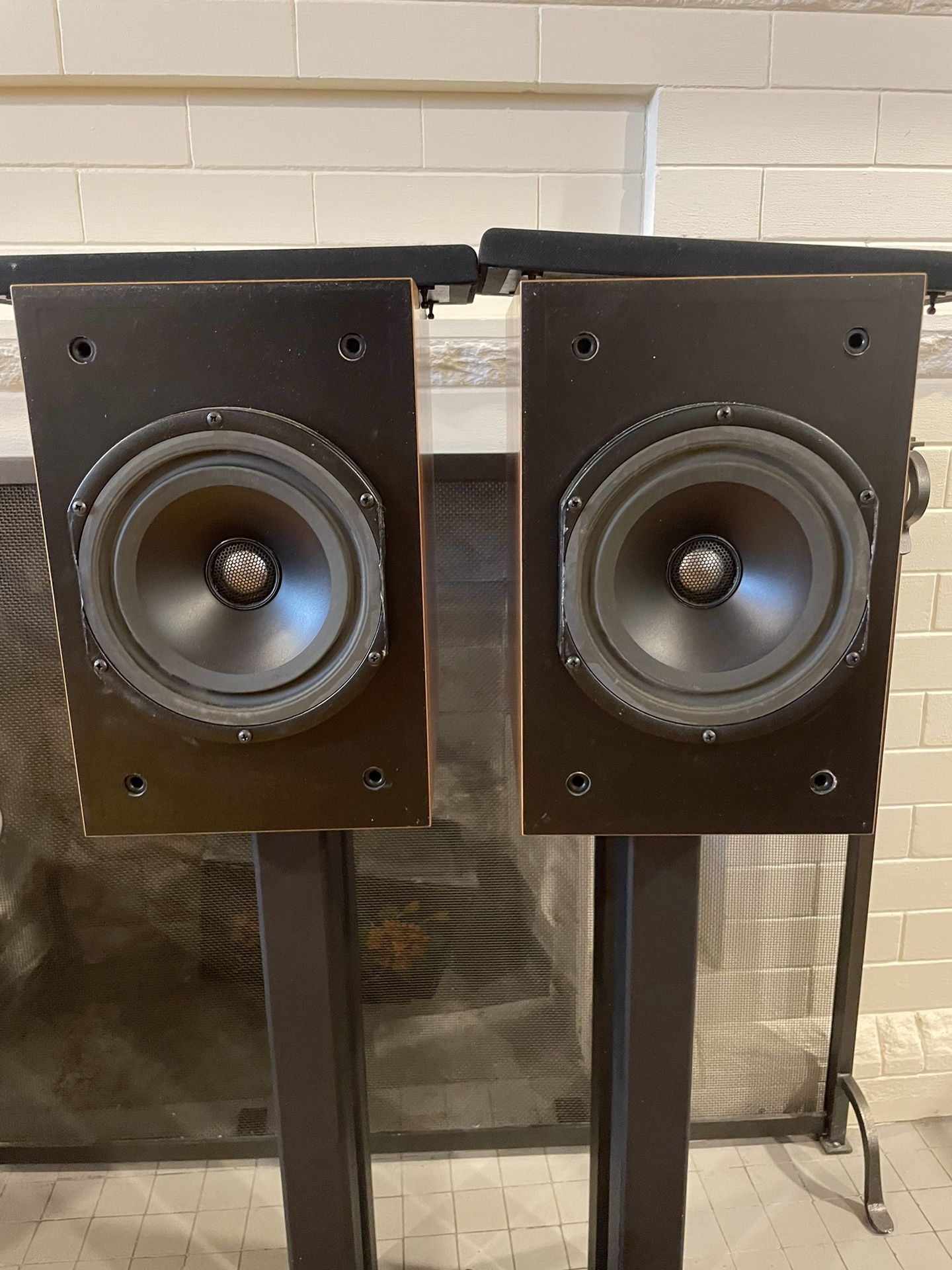 Vandersteen VLR Bookshelf Speakers