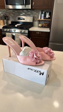 Brand new pink heels
