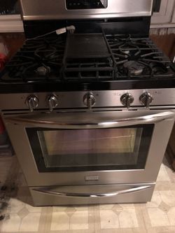 Fridgeaire Gas Stove