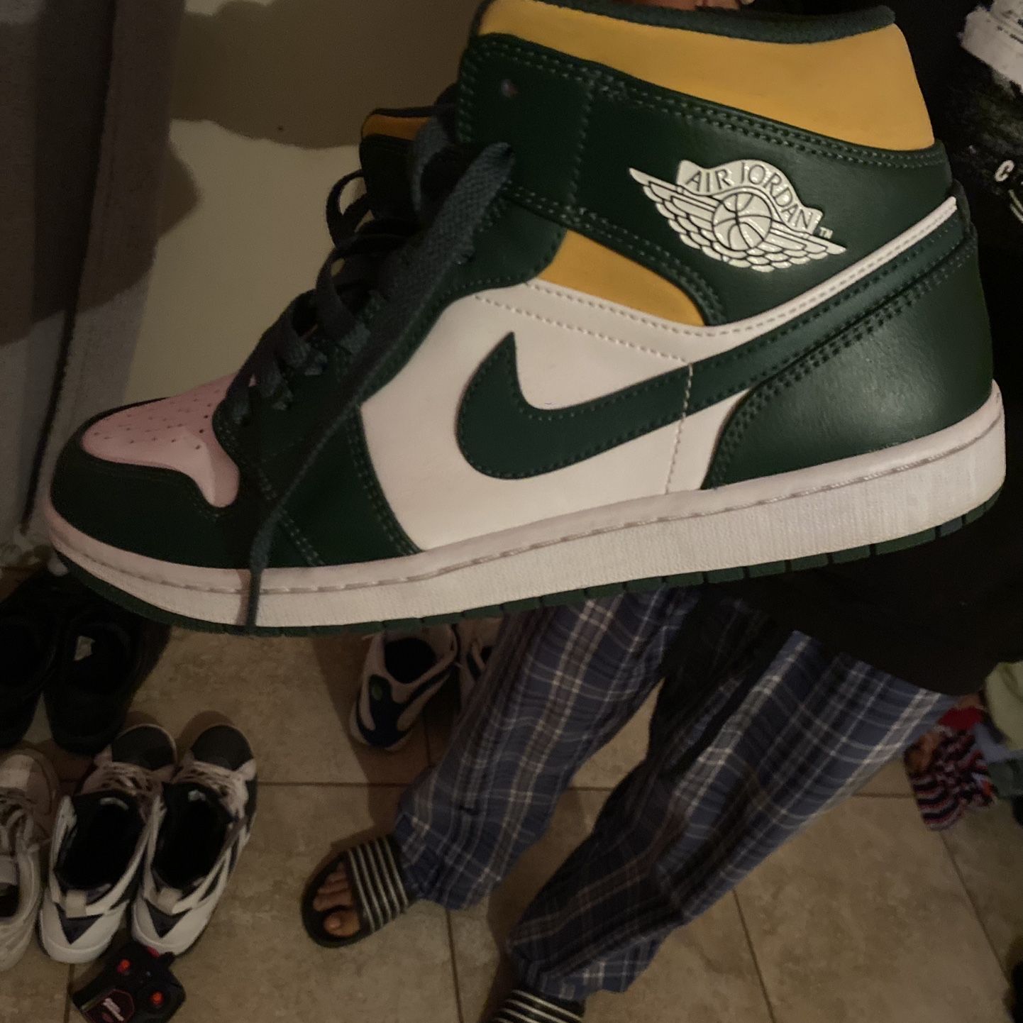 Jordan 1 Mid Sonics,