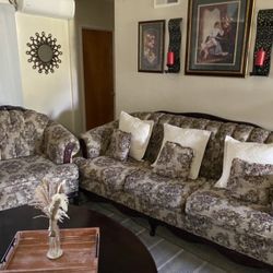 Set Sofas In Good Conditions