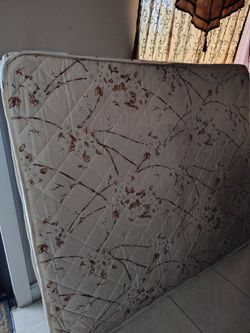 USED QUEEN SIZE MATTRESS.