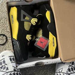 Jordan 4 Yellow Thunders 