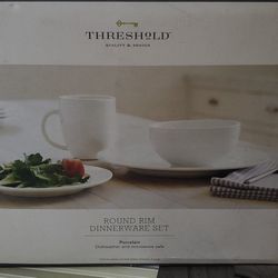 Threshold Round Rim Dinnerware 16 Piece Set New Porcelain