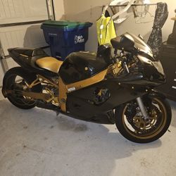 2003 Suzuki GSXR 600 STRETCHED AND LOWERED