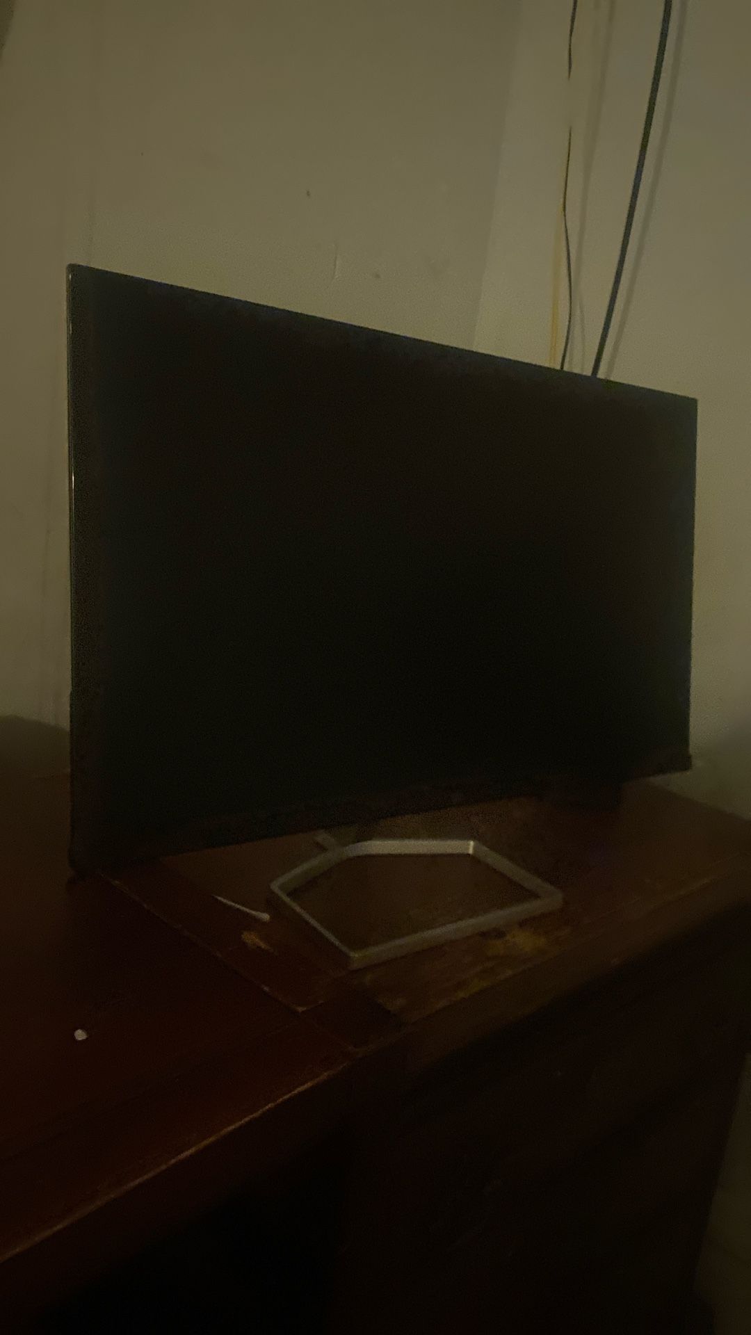 Good condition only in New York no shipping pick up only 30. No wire wires just monitor.