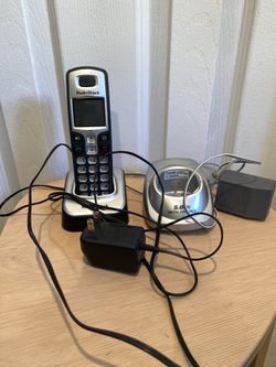 RadioShack cordless phone As is and Panasonic KX-TCA1 AC Adapter and phone base