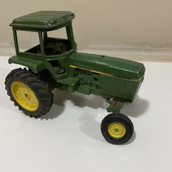 Vintage John Deere Farm Tractor 1/16 Scale