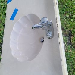 Free Top With Faucets.  Please See Pictures For Measurements. Located In DAVIE.