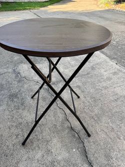Folding Round Tables – 4 Available – 31.5” Diameter