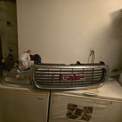 2001 = 2006 chrome GMC Yukon grill