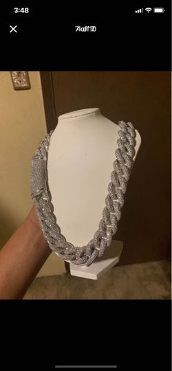 Iced out heavy big lock shiny 22in Cuban link chain