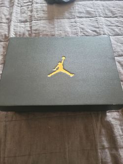 Jordan's spizike low size 5 youth