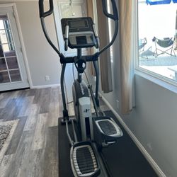 Cardio Training / Elliptical Trainers / NordicTrack Commercial 9.9