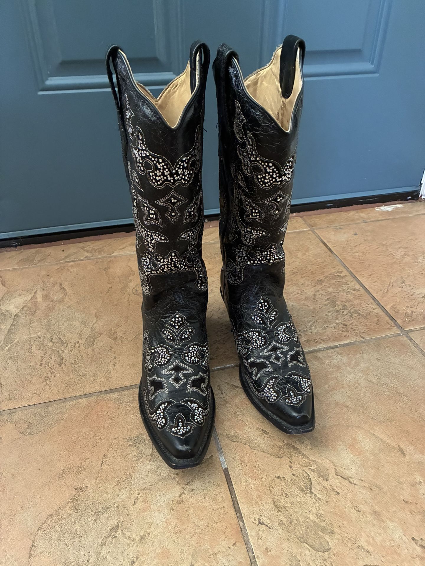 BLACK COWBOY BOOTS