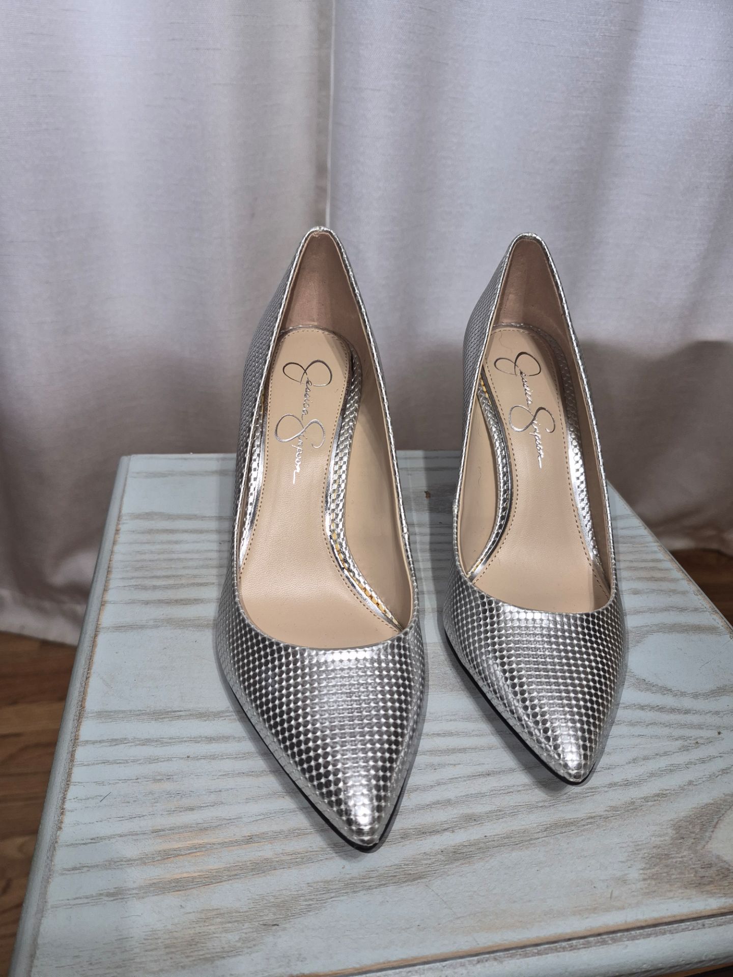 Jessica Simpson Silver Textured Pointed Toe Heels, 8