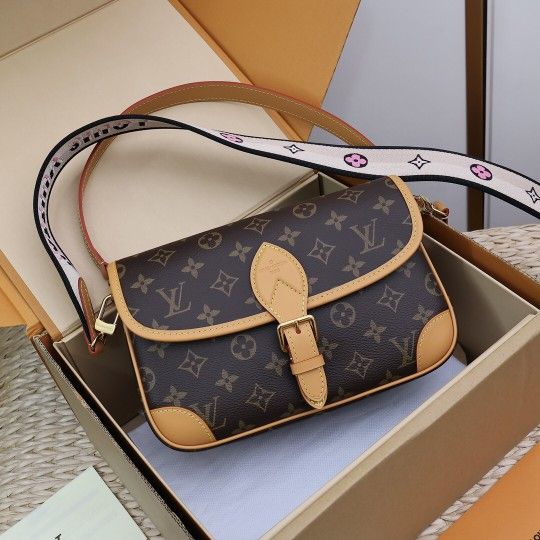 Louis VuittonāMonogram Artsy MM Shoulder Bag