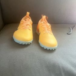 Soccer cleat