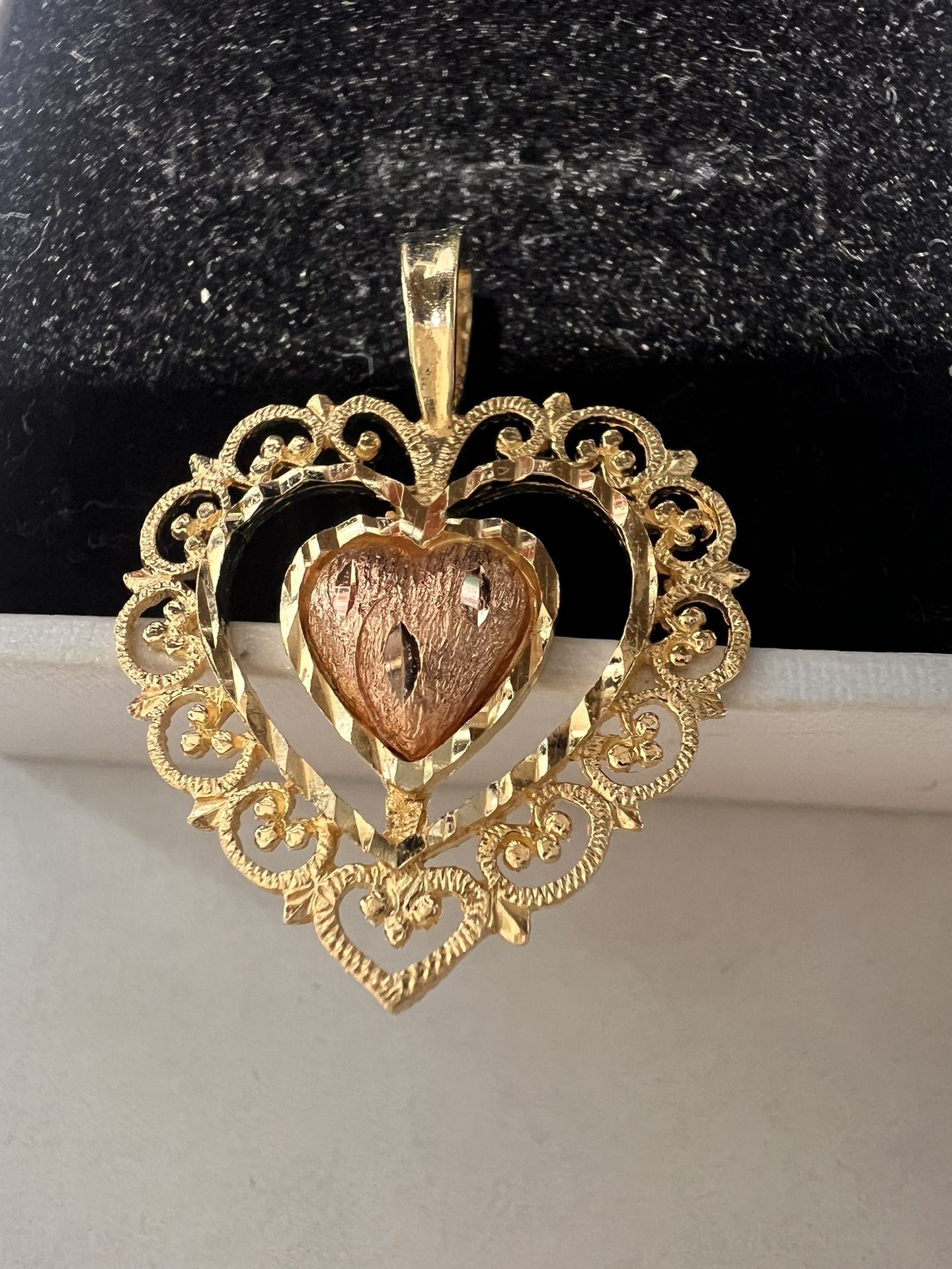 Very beautiful 14k solid gold pendant yellow and pink heart
