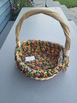 Homespun Creations handcrafted fall wicker basket with handle 11" diameter with fall leaves fabric lining, New with tags