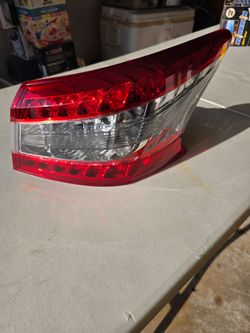 2013-2015 Sentra Taillight