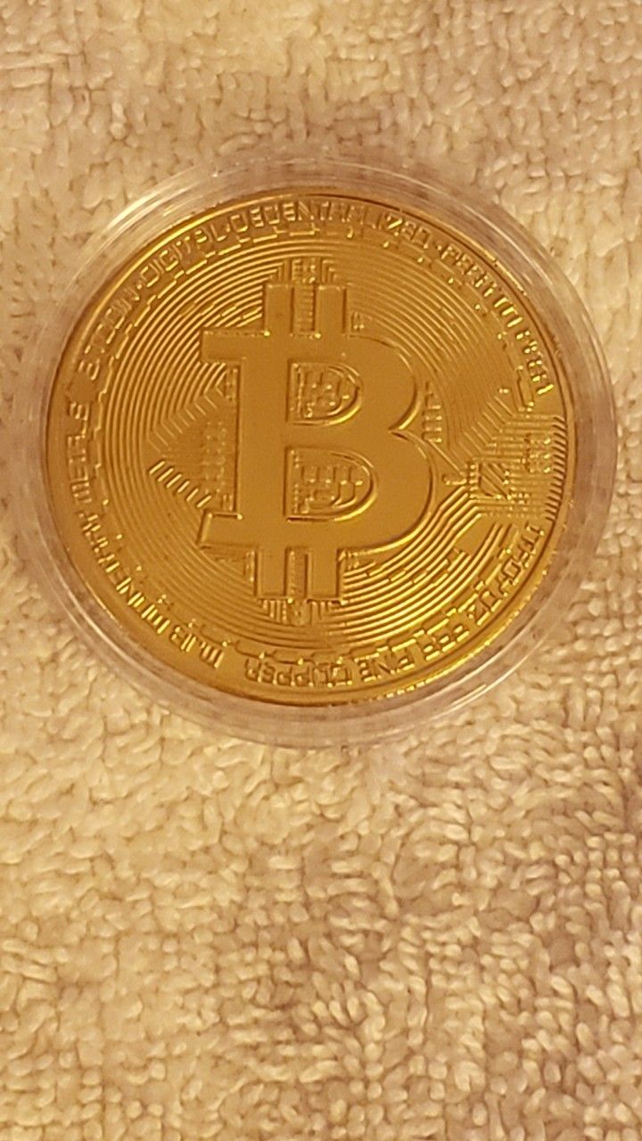 Bitcoin cryptocurrency gold plated memorabilia coin 2013