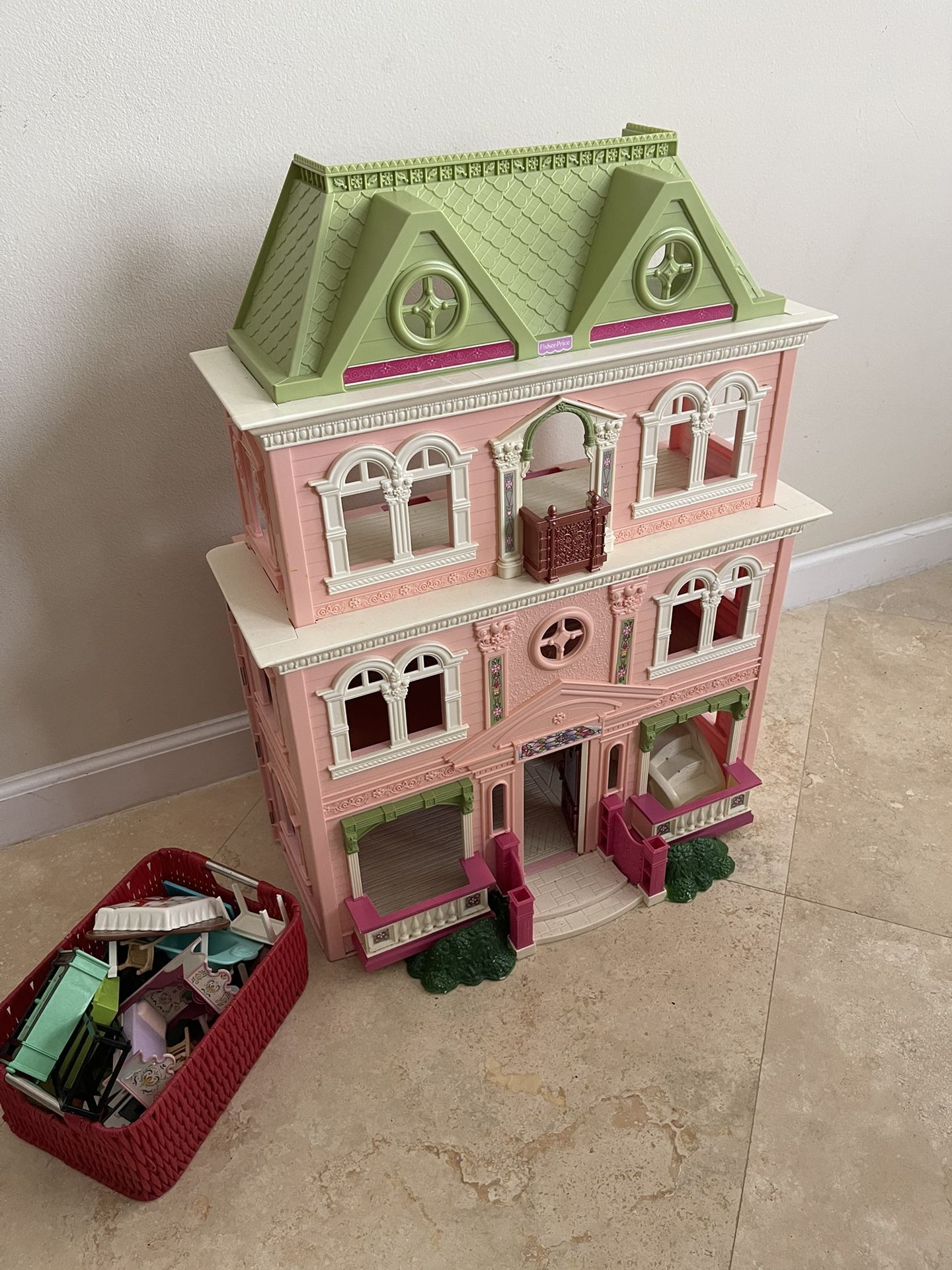 Doll House - LIKE NEW - WITH FURNITURES 