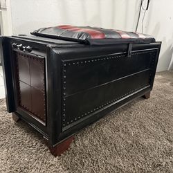 Solid One of a Kind seated Trunk