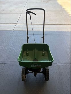 Scotts Turf Builder EdgeGuard Mini Broadcast Spreader