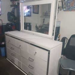 MIRROR AND DRESSER