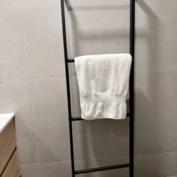Black Metal Ladder/ Towel Rack 