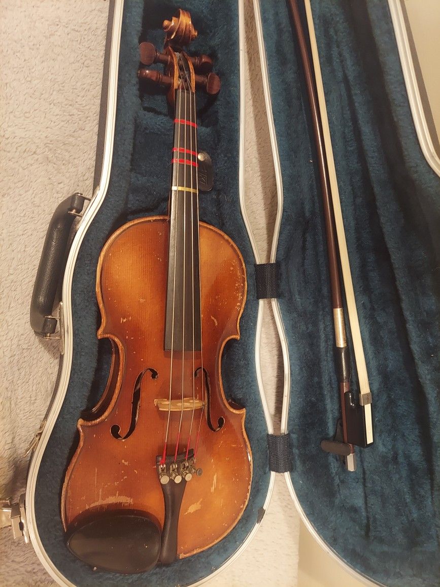 vintage violin with bow and case