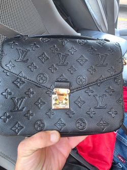 Luis Vuitton purse/bags