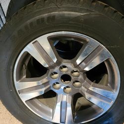 Rim withTire 265 60 R 18 (2)