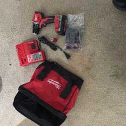 Milwaukee Drill Driver Set 