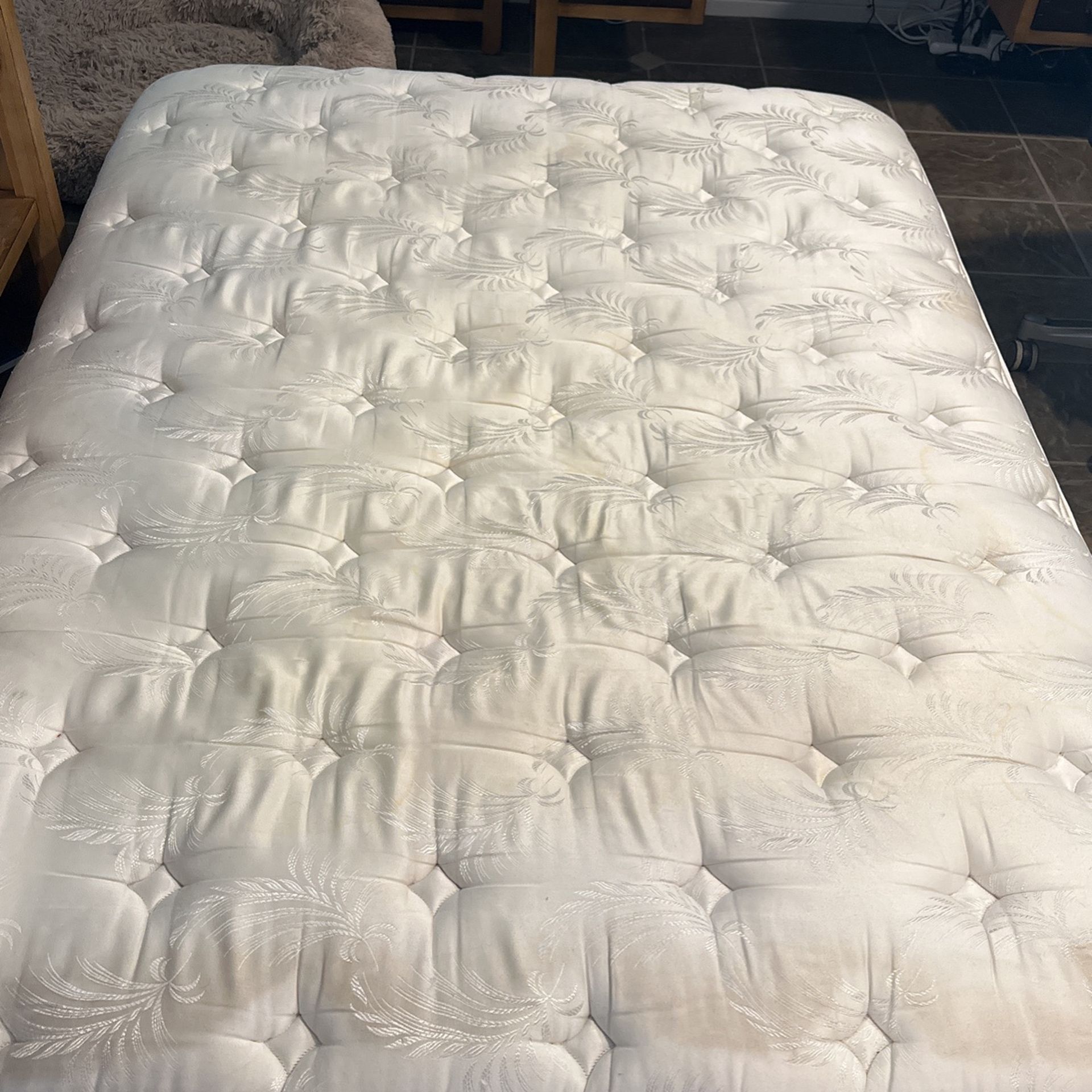 Free Queen Pillow top Mattress