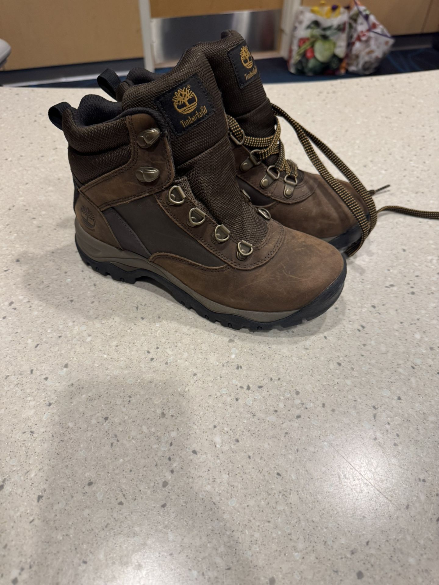 Women’s Timberland Hiking Boots New Needs Shoestring Size 6