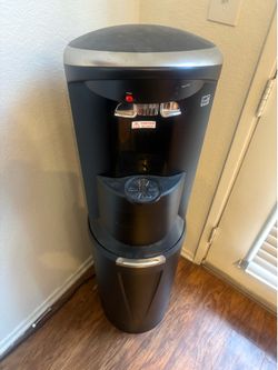 Water dispenser hot/cooling