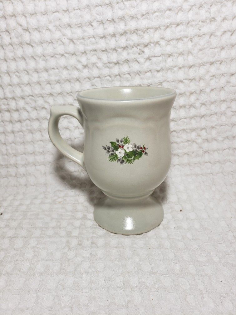 Pfaltzgraff Christmas Heirloom Pedestal mug.  Good condition and smoke free home.  Measures 4 3/4" T X 3 1/2" W . 

