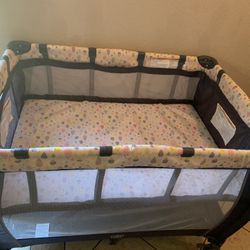 Costway Portable Baby Playard /Nursery Center/Crib Bassinet with changing table