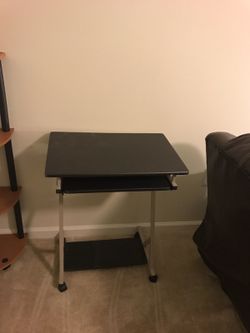 Small computer desk