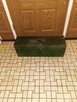 Vintage storage chest/32x9.5x11 inches
